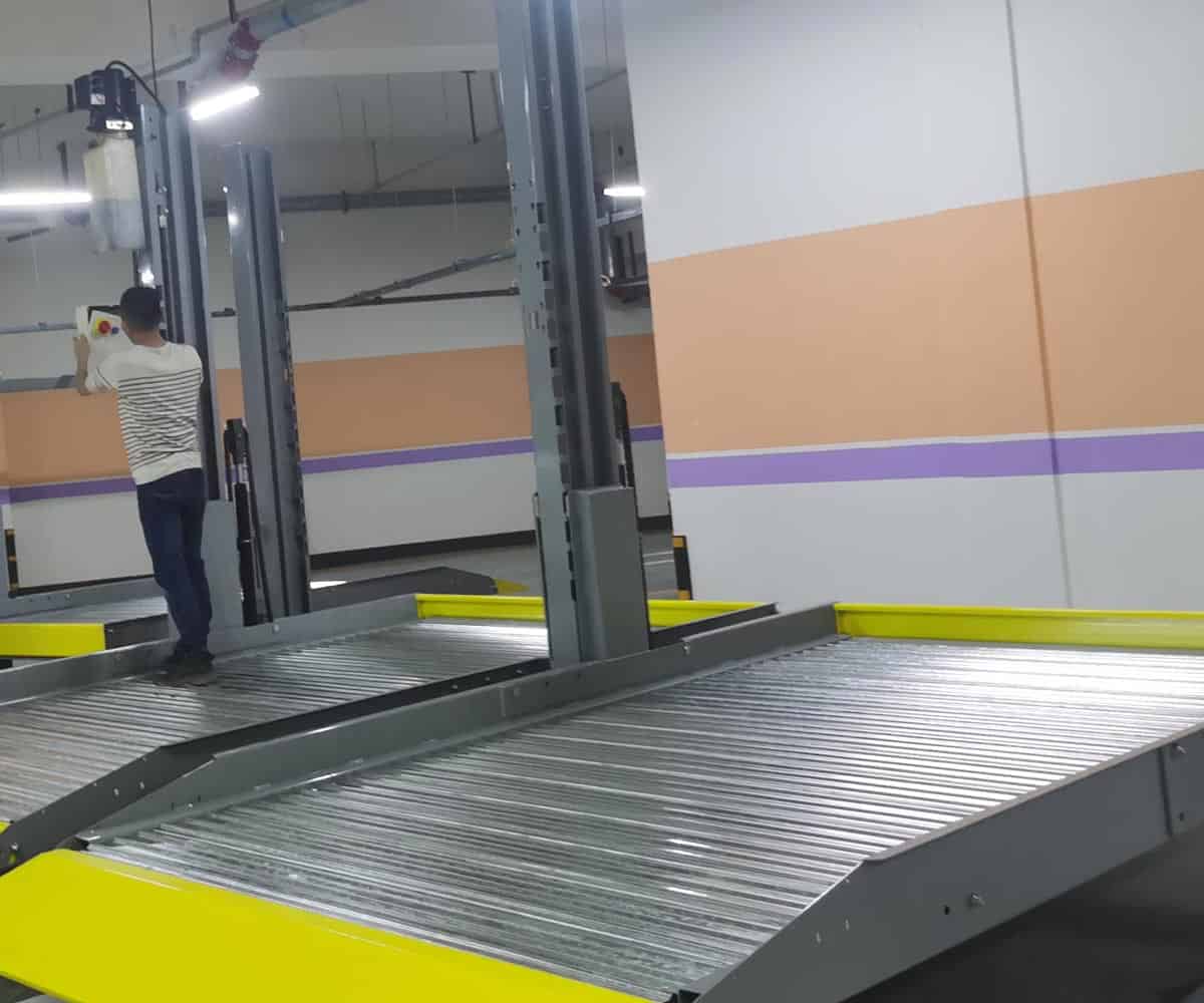 雙層升降式停車設備出租.jpg